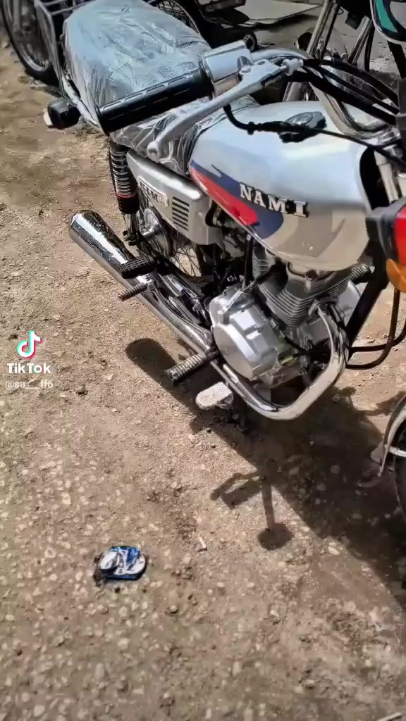 سلام عليكم دراجه
لبيع 2027 صارله يومين من طالعه من الوكيل
السعر 700 رقم الهاتف ***********
