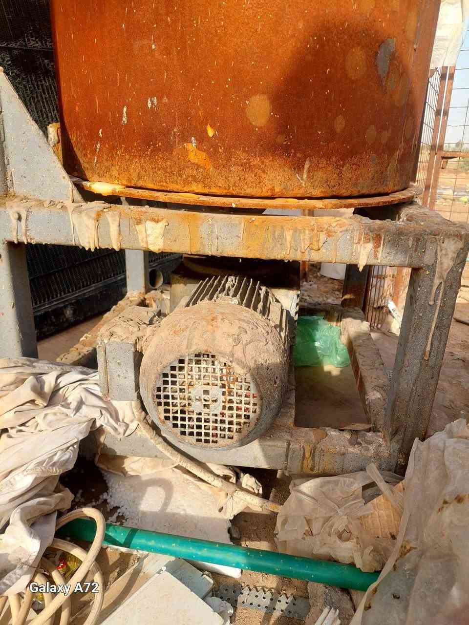 سلام عليكم عندي عجانه تريفيز وحواض وقالبين طول 4ونص متر واحد عدل واحد زاويتين العرض 55سانتيم سعر العجانه مليون وميه ولقوالب 600الف الواحد ول حواض  30الف الواحد بس العجانه مستخدمه باقي الغراض ما مستخدمات مكاني واسط العزيزيه ‏‪***********‬‏
