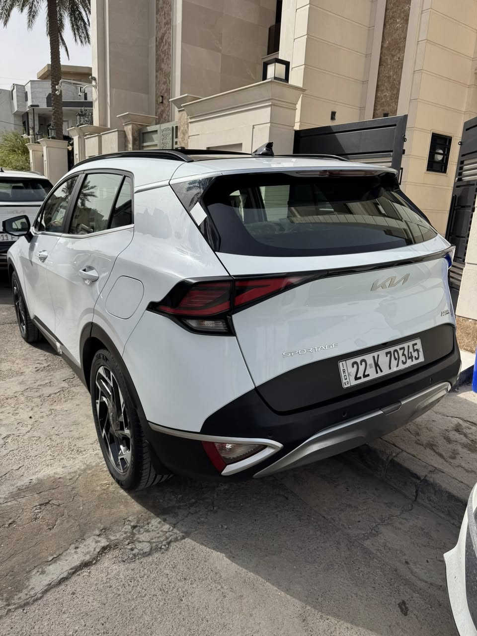 السلام عليكم
للبيع :كيه سبورتج  خليجي 
الموديل : 2023
ماشيه :42 الف 
السياره :مكفوله   
مري كهرباء 
انضمه قياده 4 (نورمل +سبورت +ايكو +سمارت)
(تشغيل عن بعد سقف بانوراما + بصمة تشغيل + ابواب + صندوق)
كرسي السايق كهرباء
حساسات امامي خلفي 
 شاشه +عداد دجتل 
كامره دواره 
بصمت ابواب 
ترحيب عند لاقتراب 
مثبت سرعه 
سايد بريك كهرباء 
ويل 19
تبريد قطعتين 
داخل بيجي 
محرك 2000 دوش 
شاحن واير لس 
الصابيح الماميه LED
المصابيح الخلفيه LED
شفتات ستيرن رياضي 
مانع انزلاق 
شاشه ابل كار بليل +جي بي اس 
انذار عند الاقتراب
اشاير بل مري 
السياره كلش نضيفه
‏العنوان بغداد زيونة 
السعر216 
للاتصال***********

