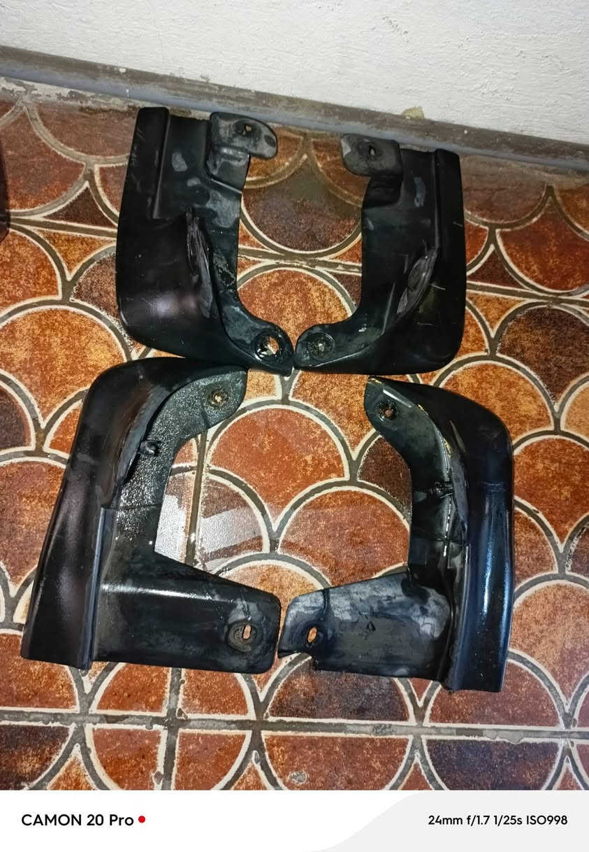 السلام عليكم وقيات طين اصليه تخم كامل السعر 20اطار مسجل الواحد 25الف هورن اصلي سعره ,25الف بغداد البياع الشهداء***********
