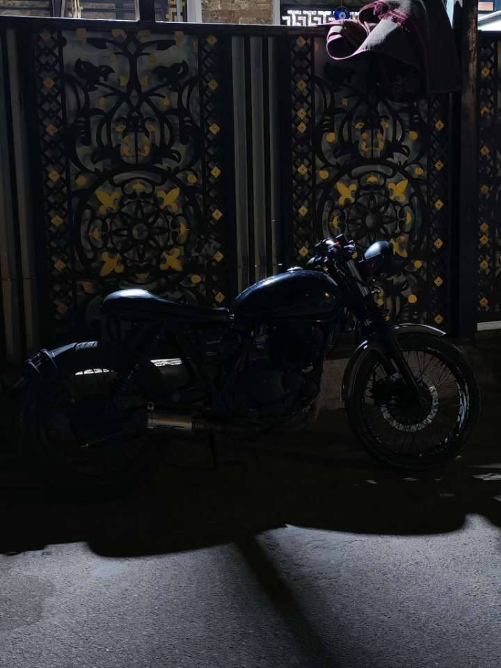 سوزوكي هارلي TU250 الدراجة نضيفة كلش نگرة سلف وعليها اكزوز SC وبيها كابريتر رياضي و شوتة رياضي ودبلات رياضي تصميمها حلو مكينة كفالة اديرلها امزويل وكير كفالة 
سعرها (1200) وبيه مجال للشراي 
عنواني بغداد الصليخ
رقمي***********
