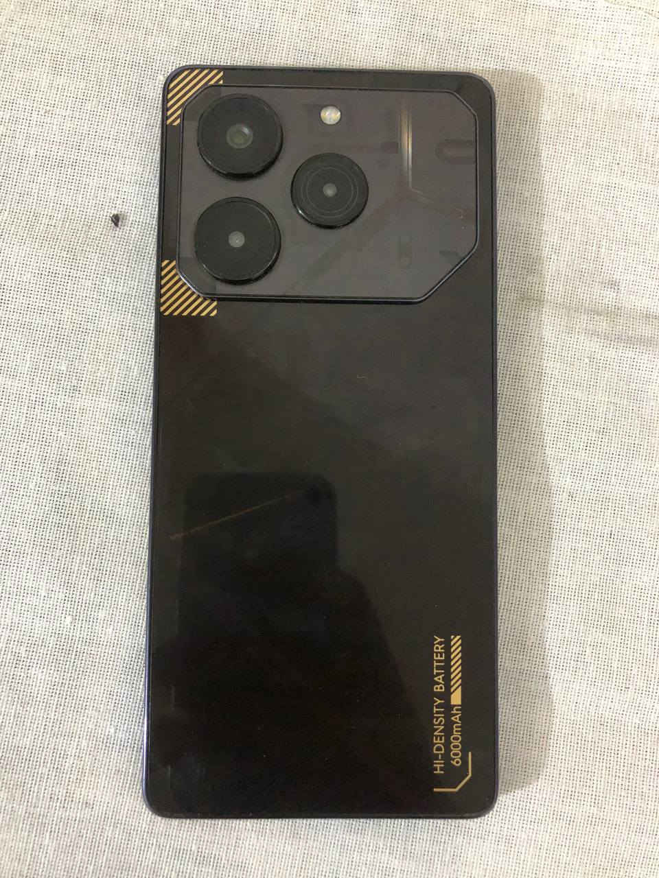 السلام عليكم شباب، للبيع تكنو بوفا 6 برو (Tecno Pova 6 Pro 5G)  جهاز مال العاب المعالج: Dimensity 6080 الفريمات: يدعم 60 فريم ثابتة ومستقرة في ببجي ويدعم جيرسكوب حقيقي (Hardware) سريع جداً والبطارية: 6000 مللي أمبير والشحن: يدعم الشحن السريع  75 واط والذاكرة: 256 جيجابايت مع الرام 12+12 جيجابايت ملاحظة: الجهاز بي كسر خفيف جداً وموضح بالصورة في زاوية الشاشة الخارجية (الباير الخارجي فقط) والشاشة واللمس شغالة 100% وما بيها أي خلل أو بقع  ومبدل آيسي الجهاز للبيع بدون ملحقاتة السعر: 190 الف دينار عراقي وبي مجال


**إذا كنت صاحب هذا الإعلان وتريد حذفه لأي سبب، رجاءا أرسل رسالة إلى الدعم الفني**