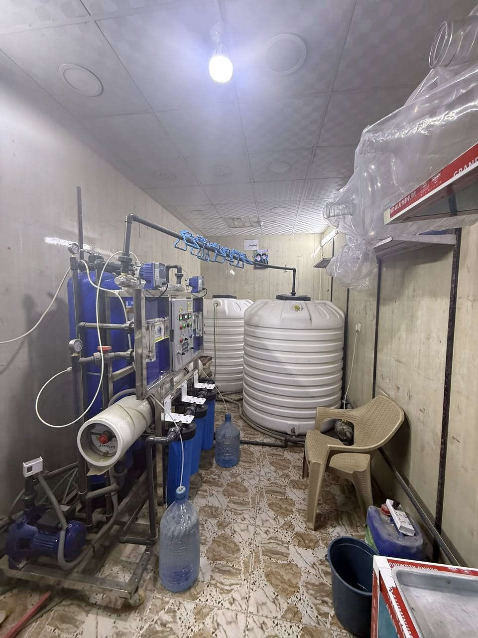 للبيع محطة ماء RO نظيفة وجاهزة للعمل ✔️
للراغبين بمشروع جاهز…
معروضة للبيع محطة مي RO بحالة ممتازة، الاستخدام قليل جدًا.

مواصفات المحطة:
 • إنتاجية 2000 لتر بالساعة.
 • تحتوي على الأشعة فوق البنفسجية UV للتعقيم.
 • مطوّرات  كاملة.
 • تانكيات عدد 2، سعة كل واحد 2000 لتر.
 • سنك للتعبئة.
 • محطة كاملة ومكمّلة… جيب وشد

الموقع: بغداد – الأمين الثانية / سكينة.
للتواصل: ***********
