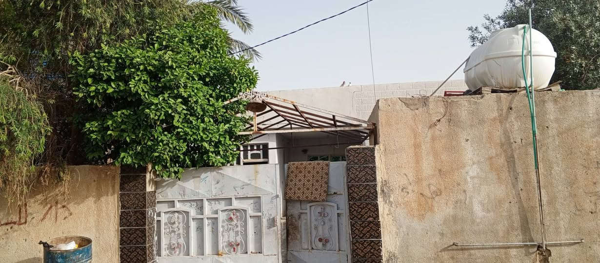بيت للبيع 
العنوان المقدادية حي المهدي 
المساحة 400وكسور 
يحتوي على ثلاث غرف نوم واستقبال وصالة ومطبخ وصحيات 
السعر 45 مليون وبي مجال 
للاستفسار الاتصال على الرقم 
‏‪***********‬‏

