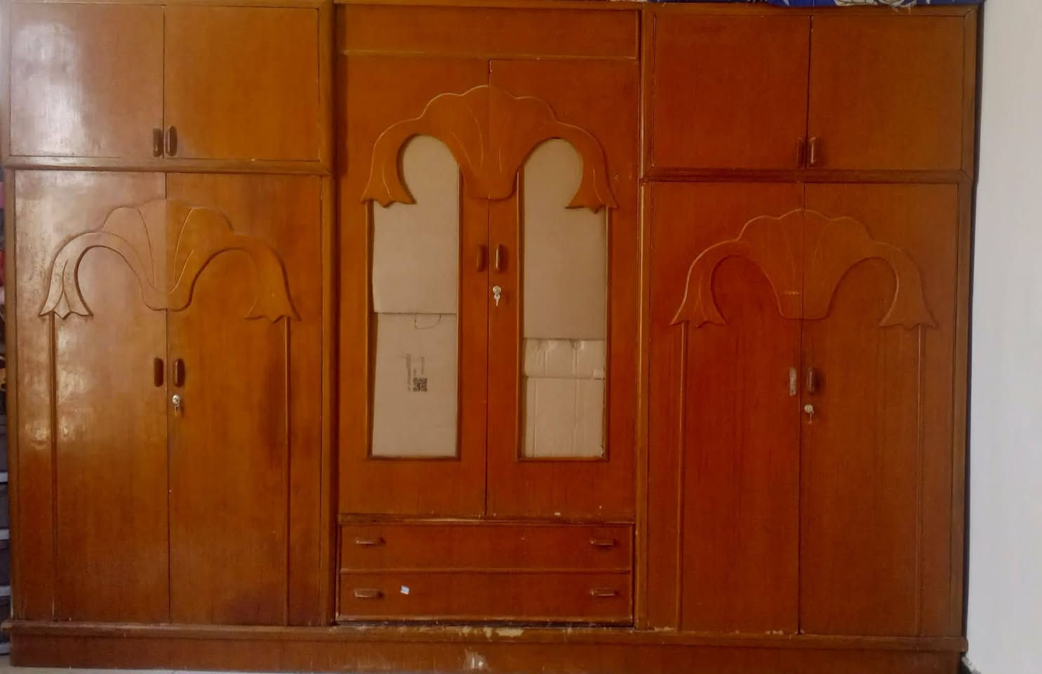 سلام عليكم كنتورطابقين نضيف  للبيع سعره 300وبي مجال مكاني بابل يم ساده ابو خطه  ***********
