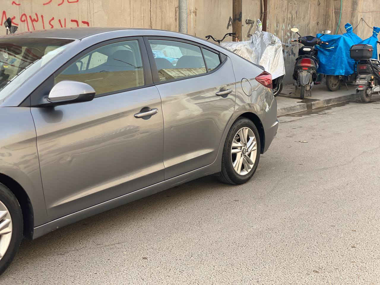 السلام عليكم.. النترا موديل: 2019
1- رقم اربيل
2- محرك 2000 دوش 
3- كير At 
4- ثلاثة انظمة قيادة sport, smart, normal
5- مثبت سرعة 
6- حساسات مري جانبية 
7- ماشية: 142 mi
 السيارة وارد امريكي حادثة جاملغ امامي ايمن مبدل وشويه من البنيد.. اما بالعراق جاملغ ايسر امامي مصلح والسيارة بدون دواخل.. 
السعر :138 ورقة 
***********
