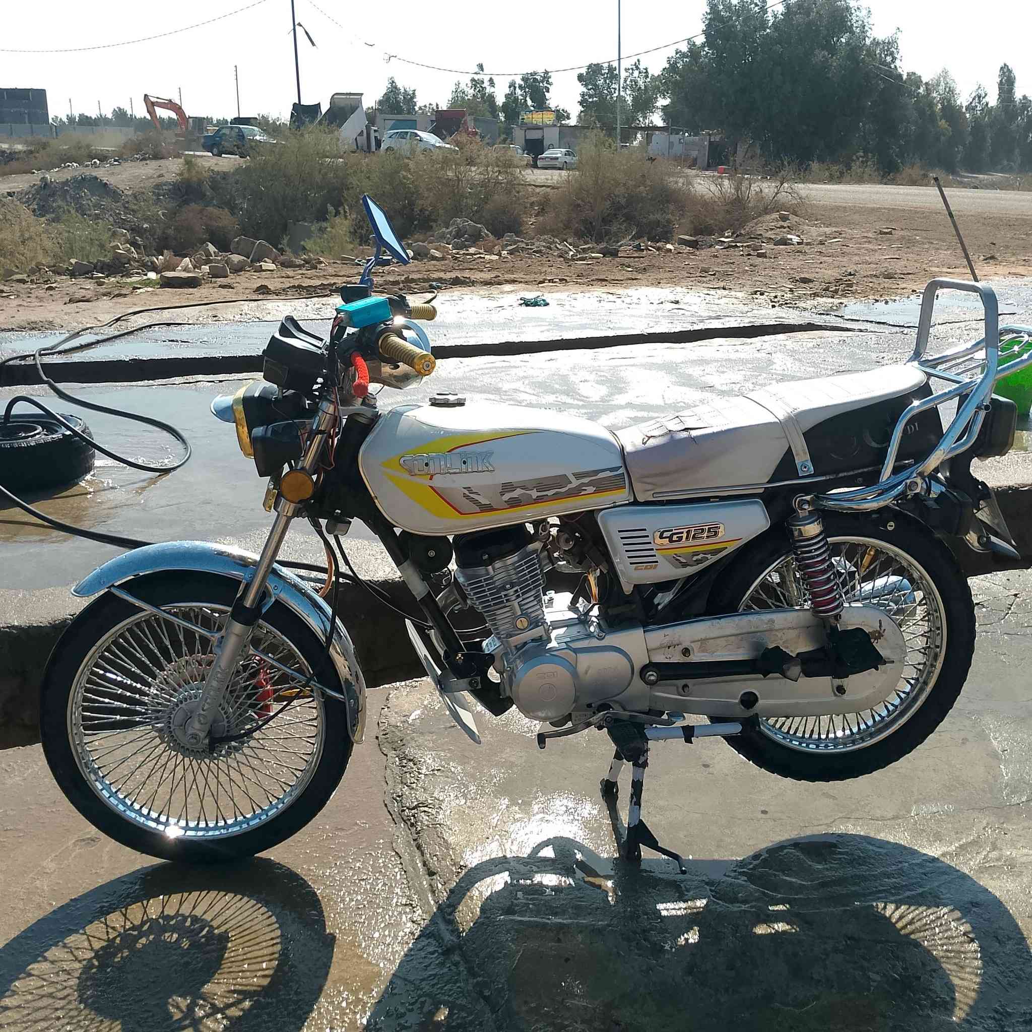 السلام عليكم لبيع دراجه سونك موديل 24اوراق سكنر كامله ما ناغصه شي ما مفتوحه العنوان الناصريه قضاء الصلاح رفم الهاتف‏‪***********‬‏
