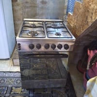 طباخ استيل للبيع نضيف فران شغال المكان البياع الاتصال ٠٧٧٢٣٤٢٦٠٣٢