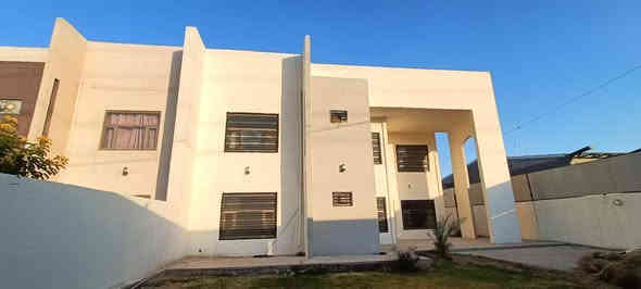 (( الـعـمـلاق لـلـبـيـع موقع تجاري ركـن وشـارعـيـن 60 مـتـر )) 

(( للبيع للبيع دار فاخر في موقع متميز بسعر مناسب جداً ))

‏_ ‪_ المساحة:_ 320 متر مربع

_المرحلة:_ الأولى، فئة A
_الموقع المحدد: بلوك 32 
_ ركن على شارعين 60م وشارع 15م 🌴🌳

_تفاصيل الدار:_
_الطابق الأرضي:_
- غـرفـة
- صـالـة
-اسـتـقبال 
- مـطـبـخ
- حار + بار
- حـديـقـة
- كراج سيارة
_الطابق الأول
- 3 غرف
- 2 سويت
- مجموع الغرف 5 على شارعين وجهه شارع 60متر 
ــــــــــــــــــــــــــــــــــــــــــــــــــــــــــــــــــــــــــــــــــــــــــــــــــــ
_السعر:_ نقد، سند حر، سعر مناسب جداً

للاستفسار الاتصال او مراسلة 

(( *********** واتس أب ))   

(( *********** تلي كرام  )) 

فرصة استثمارية رائعة لمن يبحث عن دار فاخرة في موقع متميز. للاستفسار، يرجى الاتصال
