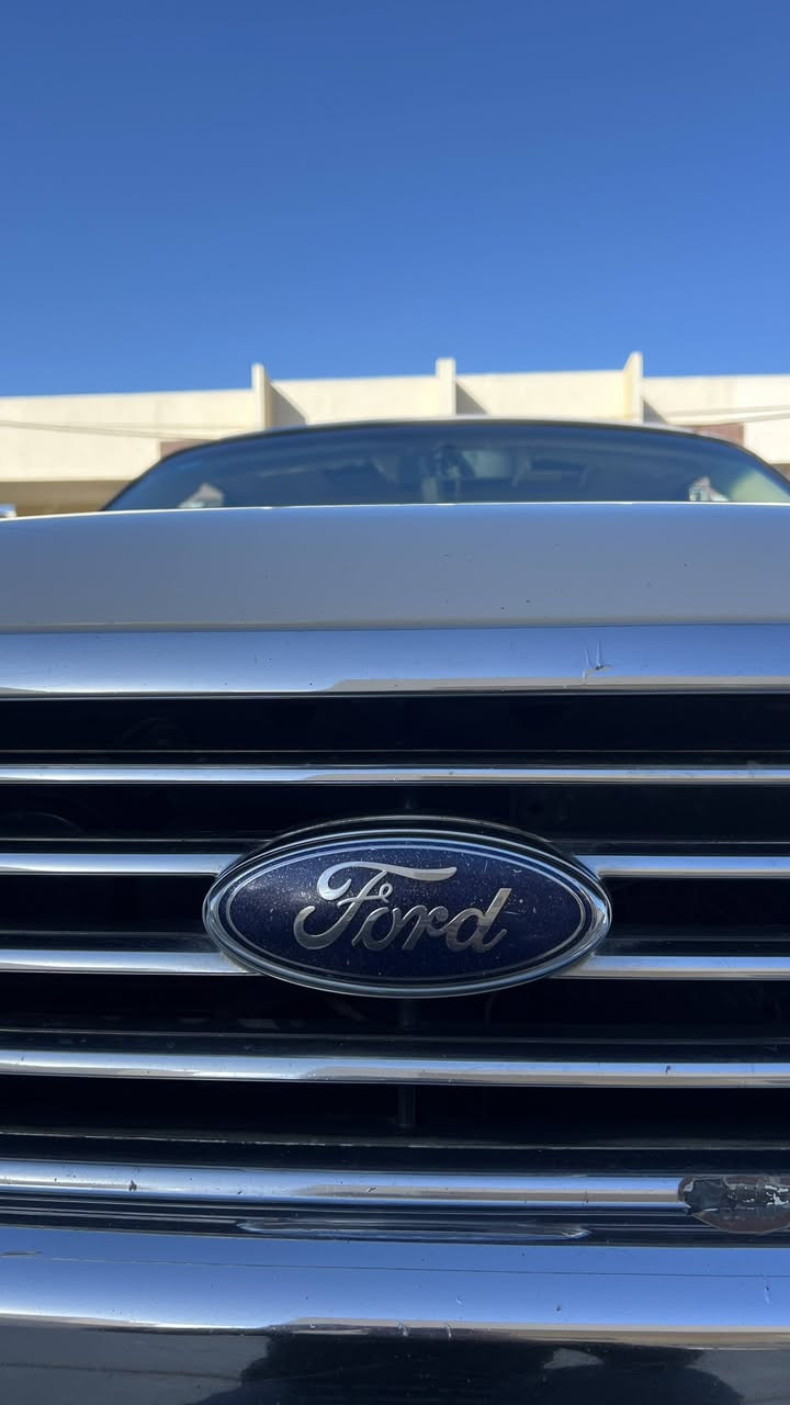 اللهم صل على محمد وال محمد
للبيع فورد اكسبلور موديل 2010 خليجي شركة نيفا 

السيارة مكفولة كفالة عامة 
لا بارد ولا صبغ كفالة عامة 

اضافة منظومة غاز 60 لتر ايطالي 

كشرها نضيف كلش احلى من الصور بهواي 

دواخل السيارة جلد بيجي غرفه نضيفه

فتحة بالسقف فول مواصفات 
كشنات كهرباء 

رقم بغداد انكليزي بأسمي مداور ثاني يوم 
سنوية ما ساقطه

مكينة بلاد 4000 لا تنقيص ولا تبخير 
كير بلاد 
ماشيه 183 

تخم تاير جديد 

مكاني نجف مجمع الاميرات السكني 

السعر 147 وبيها مجال بسيط 

***********
واتساب واتصال
