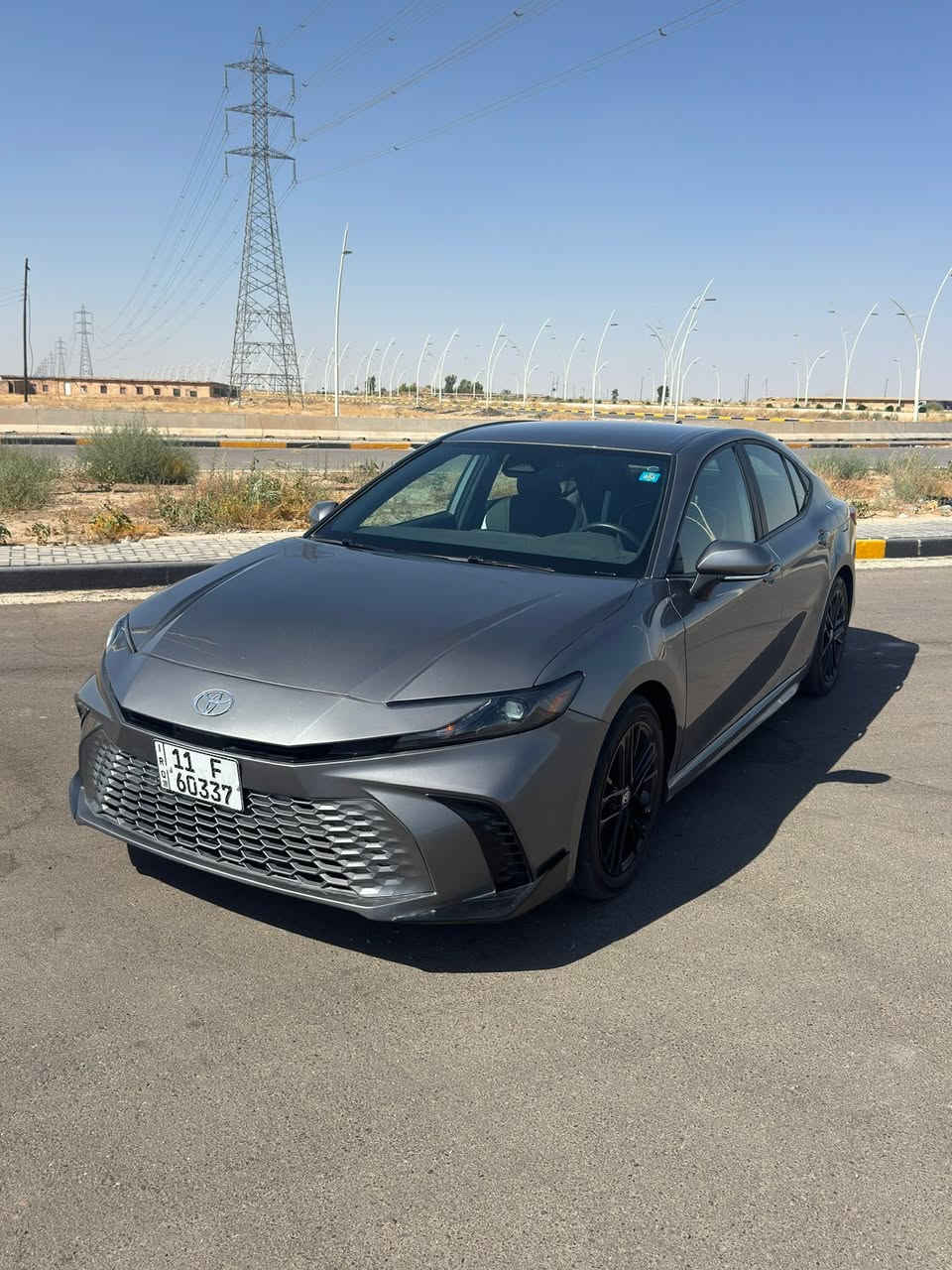 📣 للبيع فقط (بدون مراوس) ❌
تويوتا كامري هايبرد 2025 (Toyota Camry Hybrid)
 الوارد: أمريكي 🇺🇸
 الفئة: SE
 المسافة المقطوعة: 8 آلاف ميل فقط (بحالة الزيرو) ✨
 اللون الداخلي: جلد أسود
⚙️ المواصفات والأنظمة:
 بصمة تشغيل ودخول ذكي
 رادار نقاط عمياء (Blind Spot)
 رادار تحديد مسار وتنبيه الخروج عنه
 شاحن وايرليس للهاتف
 تبريد قطعتين (أمامي/خلفي)
 تدفئة مقاعد (كراسي) + تدفئة مقود (ستيرن)
 كراسي تحكم كهربائي
 ويل كب حجم 19 إنش مميز
🛠️ حالة البودي والإيرباك:
 الضرر والصبغ: صبغ البنيد فقط.
 الإيرباك: إيرباك الاستيرن (المقود) فقط.
 ملاحظة: الجاملغ راجع بارد (بيدار شركة) بدون صبغ.
 (صور الحادث مرفقة مع المنشور)
📄 الأوراق والملكية:
 الرقم: بغداد الدولي (مرقمة وجاهزة)
 الملكية: باسمي، والتحويل مباشر وبدون أي تأخير.
📍 المكان والسعر:
 مكان السيارة: صلاح الدين - سامراء
 السعر: 216 ورقة ($21,600) وبيه مجال بسيط حق الجية والشراي الصامل ما نقصر وياه.
📞 للاستفسار والتواصل:
 رقم الهاتف: ***********
