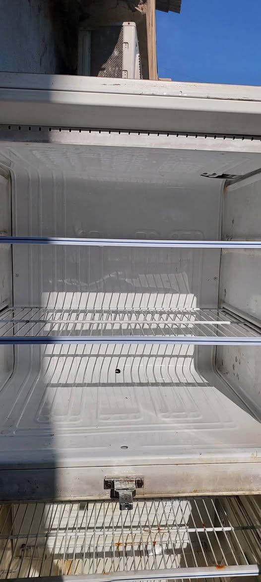 ثلاجة 18 قدم للبيع السعر 150 شغالة بالكامل العنوان الحبيبية
***********
