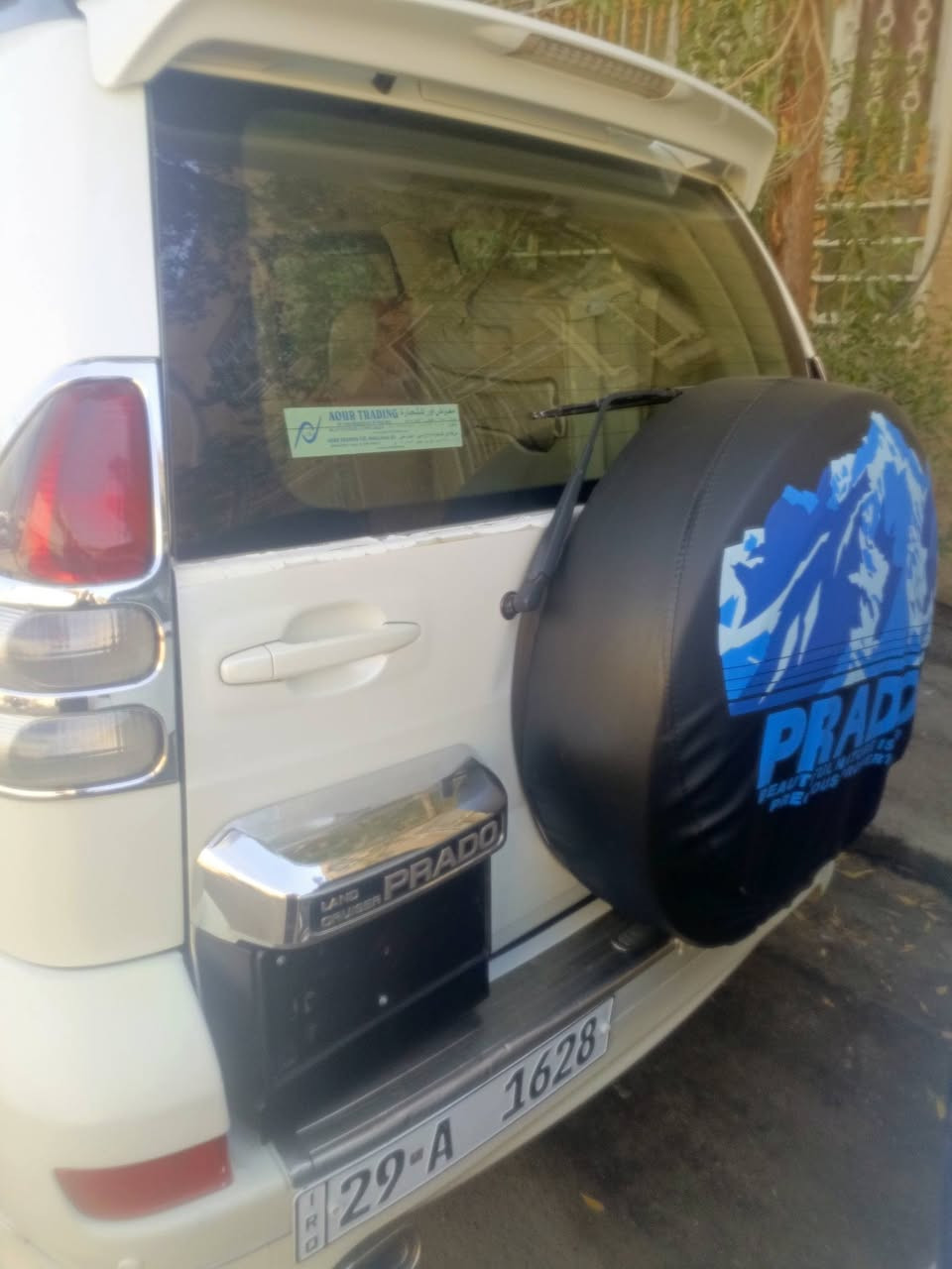 السلام عليكم
برادو موديل2008 كويتي اصلي 
 6اسلندر
كفاله عامه لاصبغ ولا بارد 
فول مواصفات فتحه سلايت رووف 
السياره جديده وجاهزه من كير ومحرك وحداديه وتبريد جاهزه 
رقم واسط تحويل بغداد 
السعر145وبيه مجال 
مكان السياره بغداد
رقم الهاتف ***********
