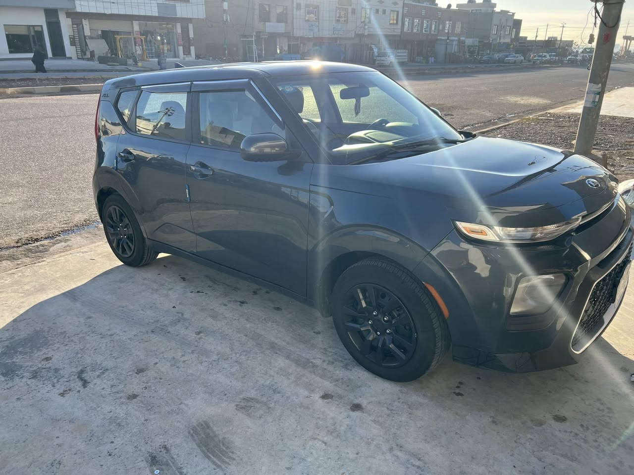 سلام عليكم
للبيع كيا صول 
مديل 2020
رقم بغداد 
محرك 2000 دوش
شاشه كامره حساسات
تحكم جهتين 
ماشيه 130ألف 
سيارة جديده 
مكان بغداد الشعلة
شراي يخابر ع رقم ***********
