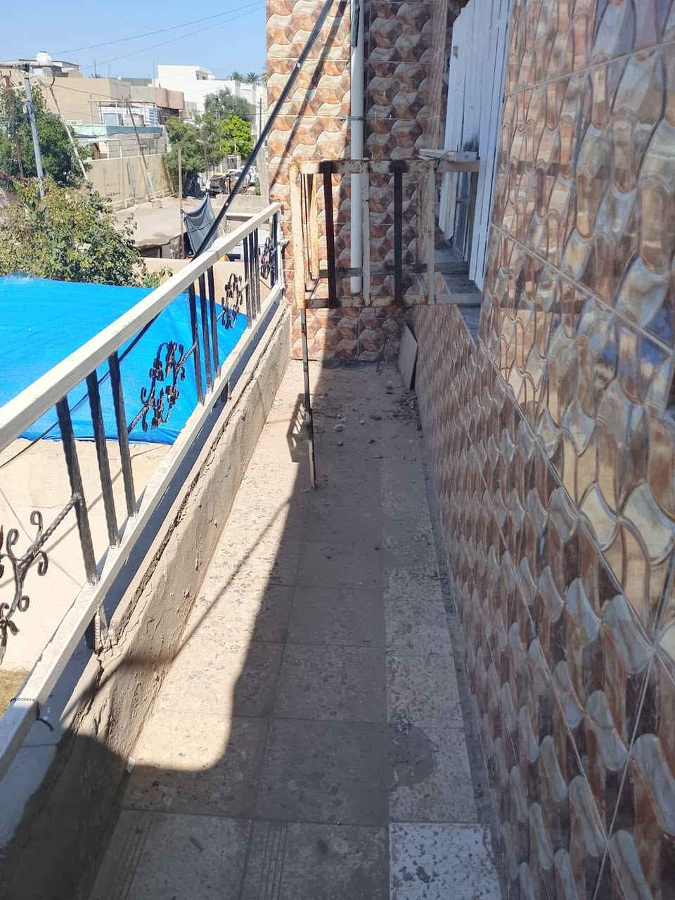 دار للايجار  يحتوي عل كراج وحديقة صغيرة وصالة ومطبخ وخدمات. طابق اول غرفتين و بلكونه وسطح البيت مستقل وحده ايجاره 600الف دينار وبي مجال بسيط. يقع في بغداد سبع ابكار قرب مدرسة نور الايمان ومن الله التوفيق
للاستفسار : ***********
