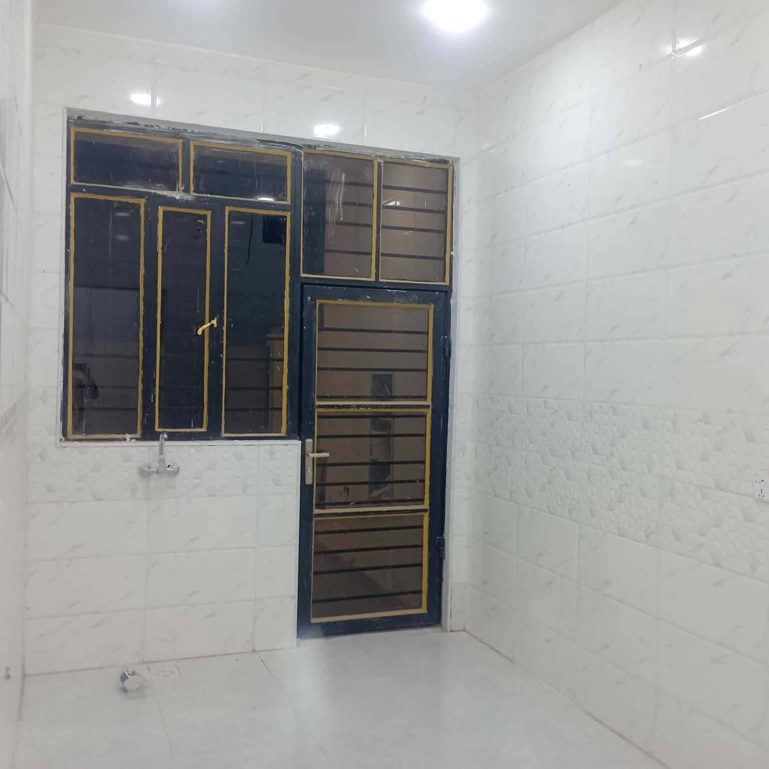 السلام عليكم مشتمل طابق واحد بحي الأمين منطقة ال 16 نافذ على 40 البرديني  المساحه 125
البناء طابوق بيت جديد فول 
طابو صرف بسم شخص واحد 
السعر 85 للاستفسار *********** واتساب
