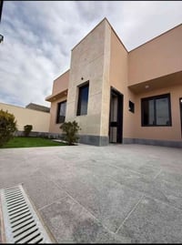 مجمع الشمس • ٢٠٠م • بالتقسيط