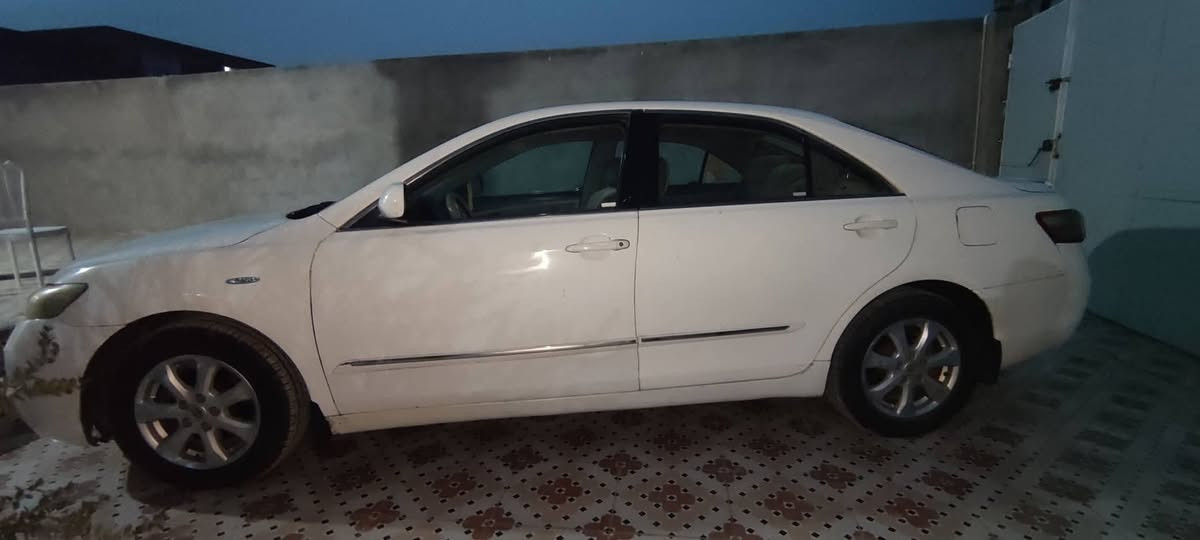 السلام عليكم تيوتا كامري 2008 وارد خليجي 4سلندر فئةGlx كم قطه تبديل وصبغ صاحبه يبيع عام رقم بصرة سعر 80 وبيه مجال  للتواصل *********** الاتصال فقط بدون واتساب المكان كربلاء
