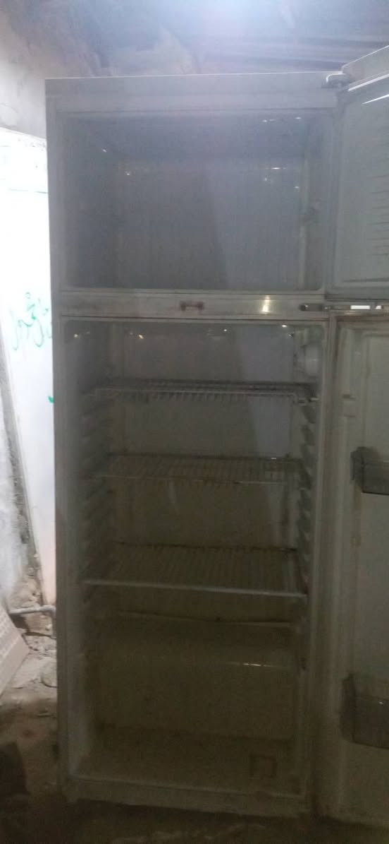 ثلاجه اكبر حجم  والمجمدة  ازغر حجم  للبيع على فحص عنوان بابل  قيم مايرضي الله وخذهن    ***********
