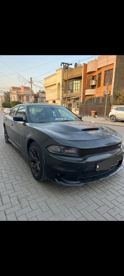 السلام عليكم 
سيارة شارجر جيتي فول2015
4قطع صبغ بجم كبس سياره ستخدام شخصي
السعر158$
بغداد المعلمين 
***********
