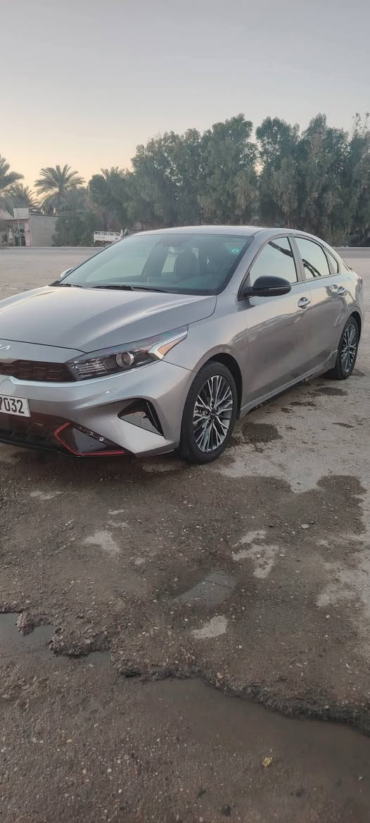 السلام عليكم
كيا فورتي موديل 2023 جيتي لاين فول عدا فتحه وارد امريكي حادثه فقط رصعه في الباب ومسحوبه سيارة تعتبر كلين بدون حادث بدون ايرباك ماشية 26 رقم بغداد السعر 145 للاتصال ***********
