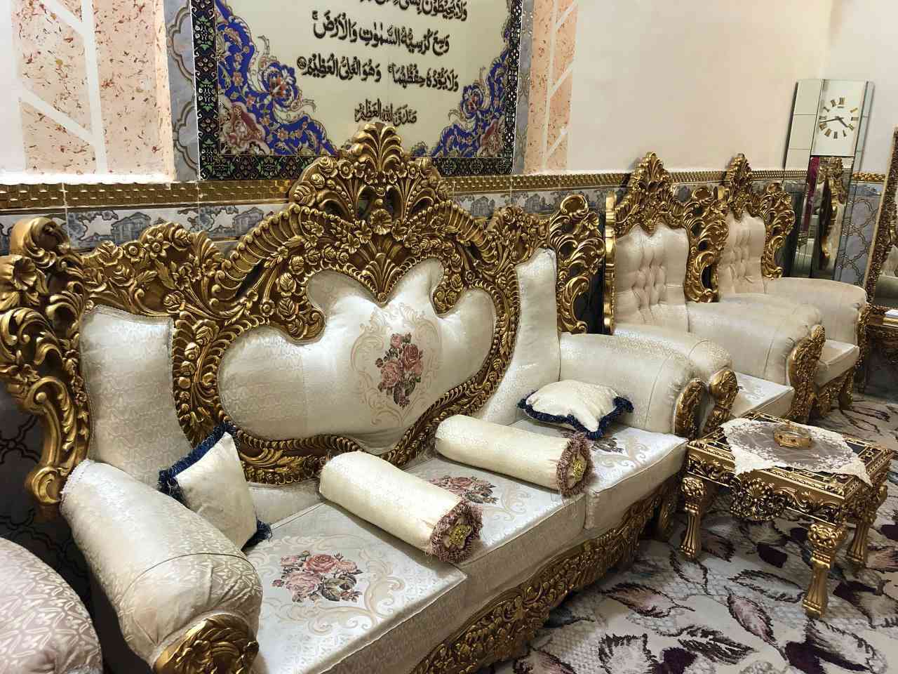 السلام عليكم اثنين تخم النوع زان واحد لون بيجي والثاني ابيض(اوف وايت) التخم الواحد بيه قنفتين 2 كبار و4 كراسي كلش فخم وحلو ومابيه اي شك ولا كسر ولا مصلح ومستخدم شي قليل كلش مكاني بغداد الشعب سعر التخم بمليون و300 رقمي ***********
