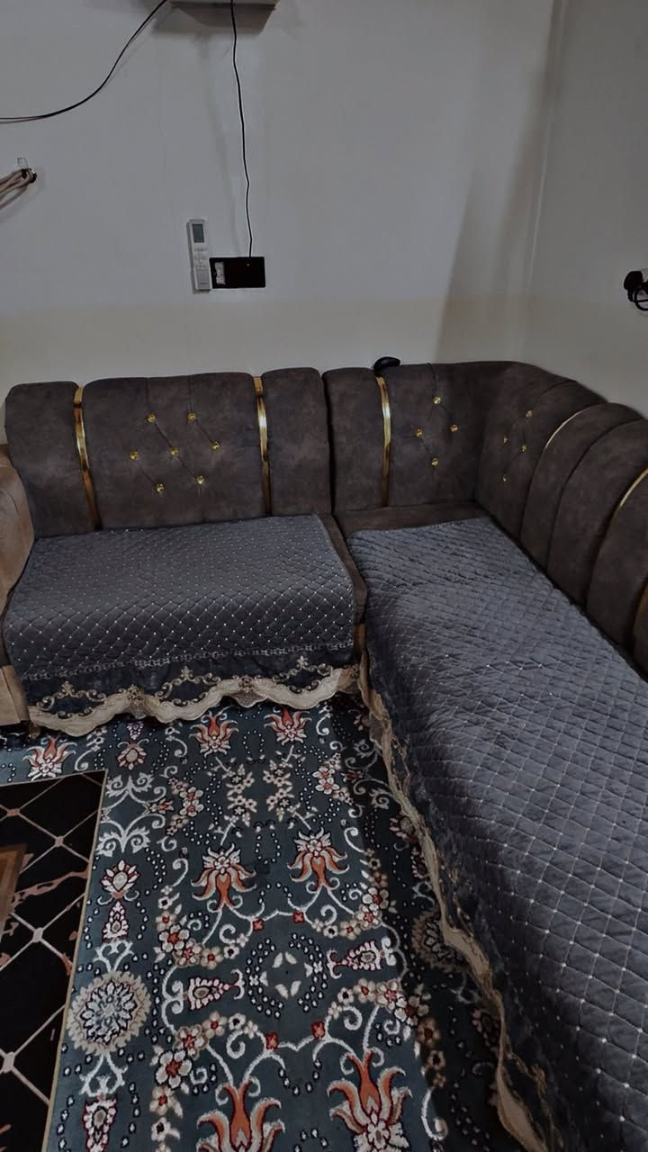 السلام وعليكم قنفات للبيع 
8 امتار 
السعر 200 وبيها مجال 
الرقم ***********
