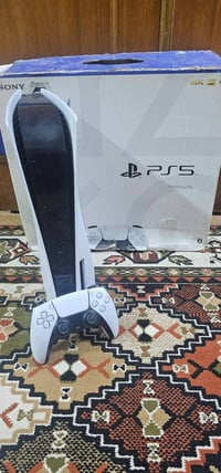 بلاي5 • ٨٢٥جيجا • مع يد وكارتونه