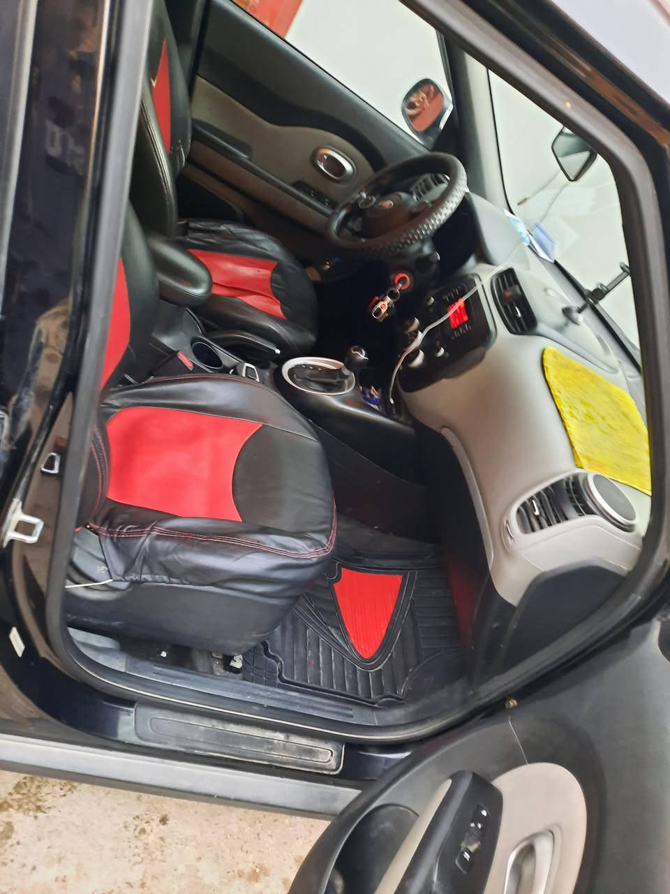 السلام عليكم كيا سول موديل 14 السيارة حلو نضيفة وارد امريكي حادثها بسيط جدا الدعامية الأمامية مطخوخة فقط ومراجعة نفسها السيارة محور غاز و بانزين  مكاني بغداد الخطيب السعر 95 للاستفسار الاتصال على الرقم ***********.     ***********
