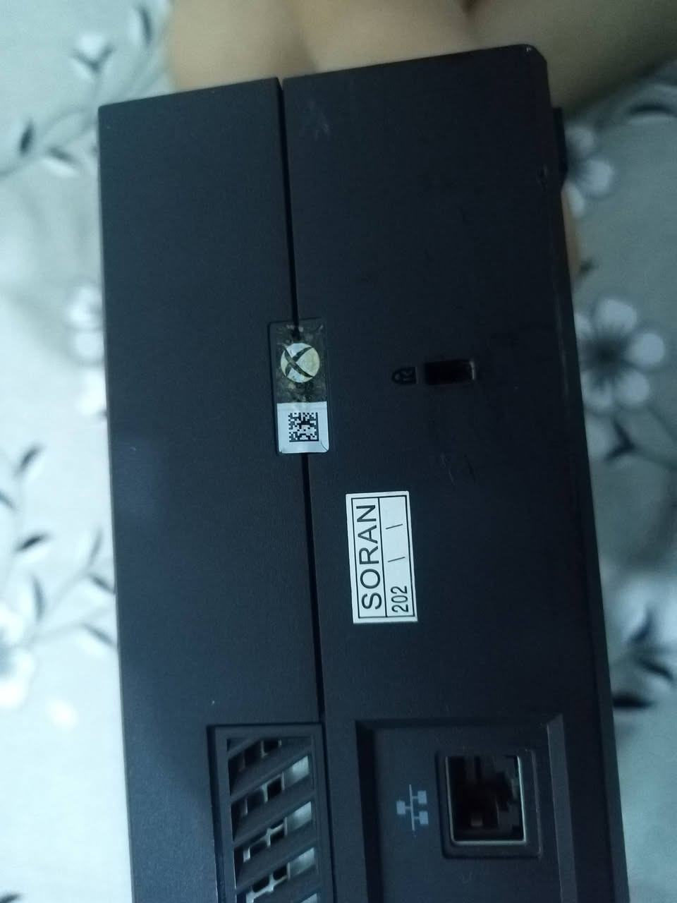 السلام عليكم
اكس بوكس وان فات للبيع 
الجهاز لوك ما مفتوح و لا مصلح
الذاكره 500GB
مع ملحقاته كامله 
يده اصليه 
و كيبلات كهرباء اصليه 
السعر 120 و بي مجال 
التواصل واتساب ***********
