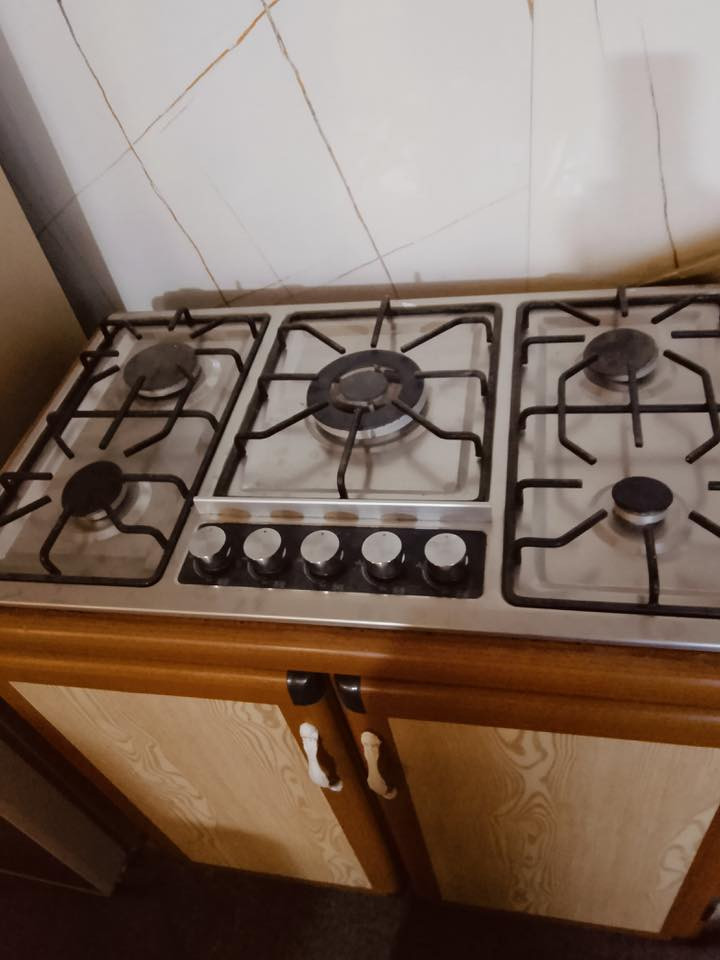 بيع مستعجل كاونتر  كامل ومع الطباخ  بسعر  500 وممكن بي مجال 
***********
