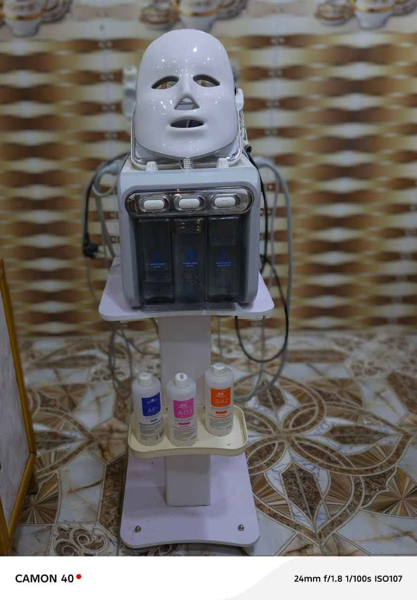 للبيع بداعي التجديد.. طقم صالون V.I.P كامل مع معدات البشرة (فرصة لا تعوض) ✨
​لعشاق الفخامة، معروض للبيع تجهيزات صالون حلاقة/تجميل مستخدمة بحالة نظيفة جداً كما موضح في الصور:
​كراسي حلاقة ملكية: جلود نظيفة مع زخارف ذهبية تضفي فخامة، مريحة جداً.
​مرايا وديكور واجهة: تصميم فخم، جاهزة للتركيب فوراً.
​جهاز هيدرافيشل هيدراكسي المطور: جهاز تجميل/تنظيف بشرة متكامل وحديث، شغّال وبحالة ممتازة.
​عربة أدوات عملية: لترتيب المعدات وسهولة الحركة.
​الأغراض نظيفة جداً وجاهزة لبدء العمل فوراً. البيع للجادين فقط.
الموقع: البصره - الزبير .] | للتواصل: ***********
يوجد توصيل لداخل الزبير مجاني *** الزبير, البصرة
