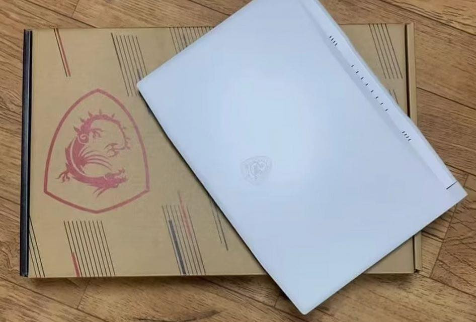 السلام عليكم

لابتوب msi sword الاصدار الخاص والحصري
نظافة 99%

للبرامج الهندسية القوية والتصميم

وكافة الالعاب وبلون ابيض مميز جدا طلب خاص
Intel 17

مدعوم بالذكاء الاصطناعي Ram 16 ddr5
كارت الشاشة 8 كيكا

مدعوم بالذكاء الاصطناعي Rtx 4060ti dlss4

حجم الشاشة 15.6 مع نظام حماية العين من الاستخدام
الطويل فول رفرش ريت

هارد tera ssd.m.2 nvve4 1 الجيل الرابع

كيبورد ملون rgb سمائي متعدد الدرجات

نضام صوتي من هيريس محيطي

منضومة تبريد الاصدار الاخير

تحتوي على وندوز11 اصلي باخر اصدار وتحديث
السعر مليونين 

علما اللابتوب الاصدار الخاص والحصري جدا


**إذا كنت صاحب هذا الإعلان وتريد حذفه لأي سبب، رجاءا أرسل رسالة إلى الدعم الفني**