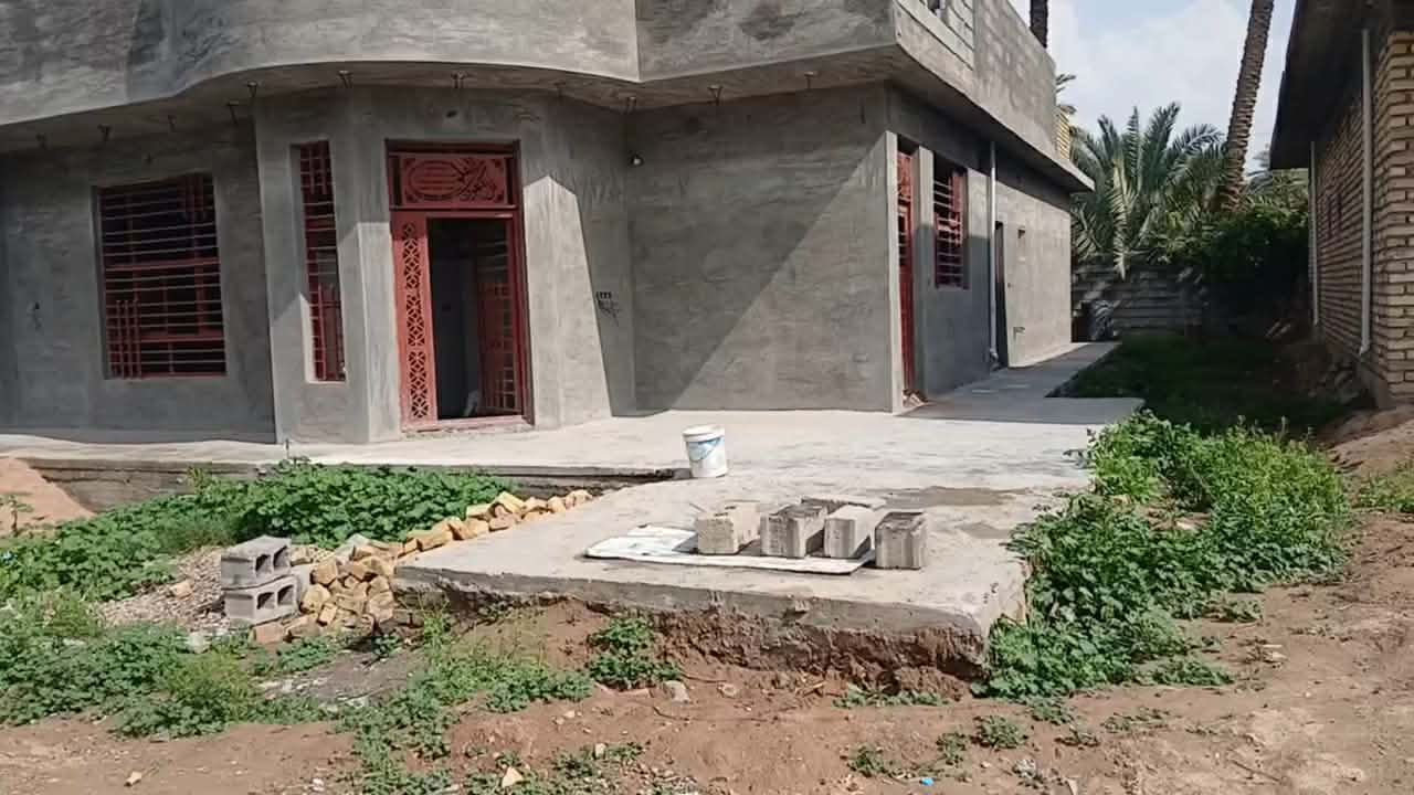 السلام عليكم
بيت للبيع المساحه 405 متر  سيراميك كامل + ازاره كامل يحتاج بس لبخ داخلي وارضيه
مساحة البناء تقريباا 220
غرفتين 5*5
حولي 8.30 *4
مطبخ 5*5 
استقبال 7*5
حمام 2.60*1.50
منزع 1.30.140
كريدور1.30*1.30
خدمات الماء والتبليط والكهرباء واصلات لباب البيت 
المكان المصلحيه/محيريجات على الشارع العام خلف مدرسة المهمين الابتدائيه

***********
