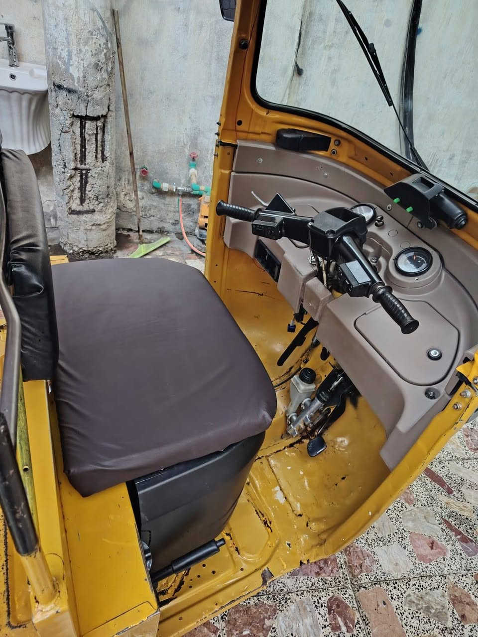 سلام عليكم ورحمة الله وبركاته
تكتك موديل 20 شهر 8 مكينه وكسن خير من الله
كهربايات كلهه شغاله بسمي شرط تحويل
هزه جديده مكان عبيدي ***********
