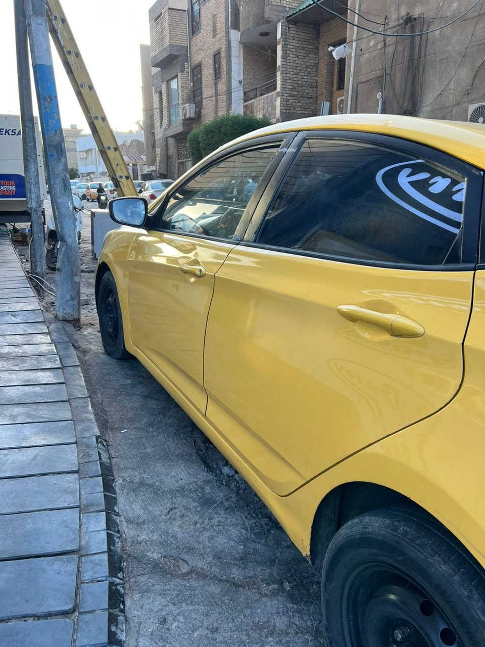 من رخصه لادمن 
اكسنت 2013 خليجي 
محرك 1600دوش
كير ومكينه خير من الله
ماشيه 111 الف كيلو 
السياره مضروبه بل عراق بنيد وجاملغ امامي 
يرباك ستيرن فقط طاك الباقي سليم 
بيهه قطعتين صبغ 
السياره خير من الله تخبل جاهزه من كل نواحي شغل وطلع 
السعر 78 وبيهه مجال بسيط 
مكان السياره بغداد 
***********
