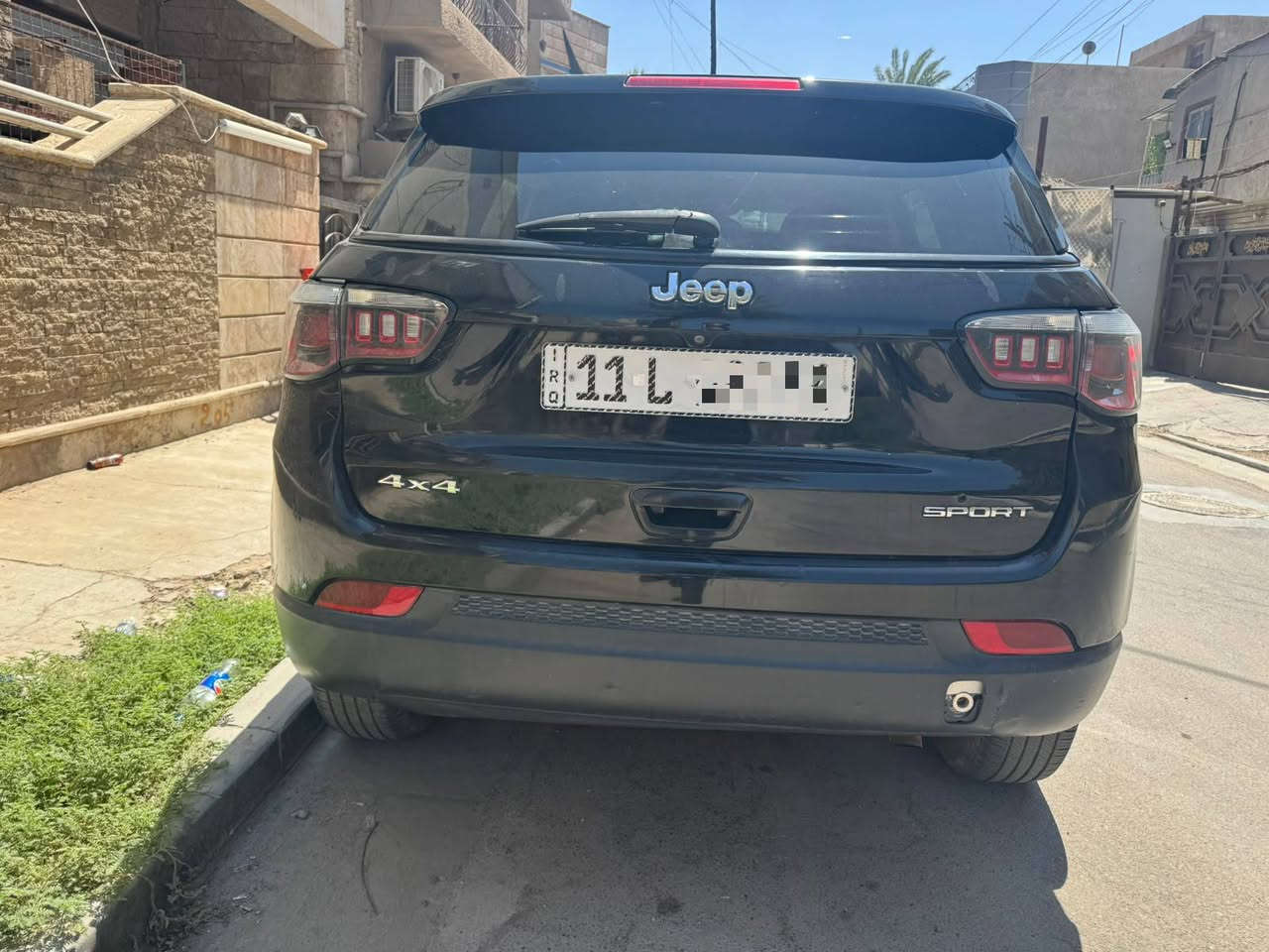 ‎السلام عليكم 
جيب كومباس Jeep Compas
2018
رقم بغداد مكانها المنصور 
السعر 112
حادثها موضح بالصور
 مع أماكن الصبغ 
وبيها صبغ بالباب الخلفي اثر شخوط وعندي صورها قبل الصبغ  

اعتبرها صبغ اقل الحزام 
محرك 2400
ماشيه 52 وقابل للزيادة 
السياره جاهزه 
سنوية وهزة جديدة 

بصمة 
تشغيل عن بعد
كشنات مخمل هيتر 
سايد بريك كهربائي 
تحكم ستيرن جهتين وخلفي 
هيتر تدفئه بالستيرن
قفل سرعه 
كاميرا دواره وشاشة بلاديه 
تبريد قطعتين
للاستفسار *********** بغداد, العراق

