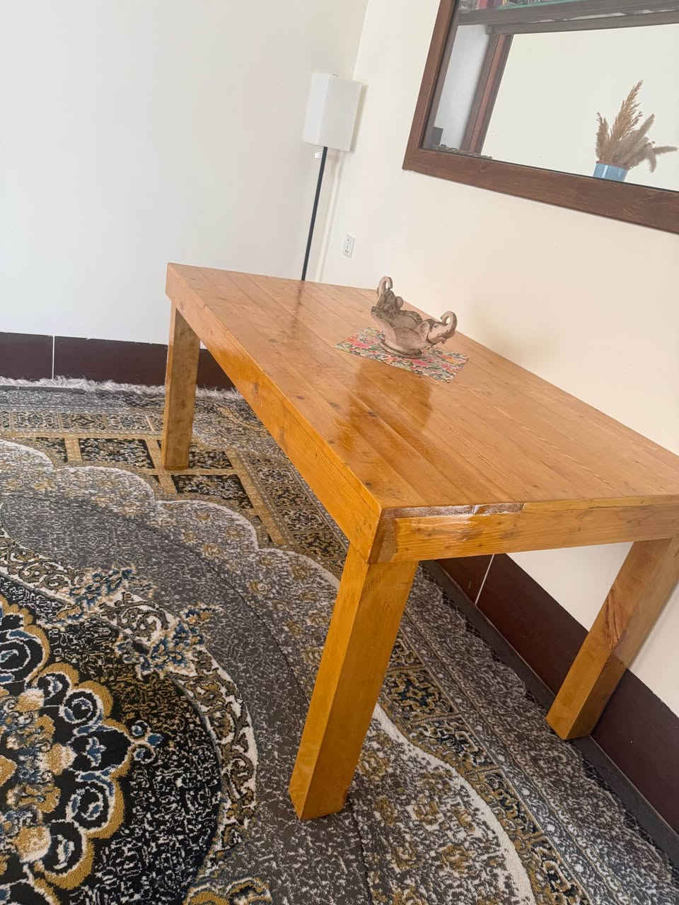 ئەم مێزە بۆ فرۆشتن خۆمان دروستمان کردووە بازاری نیە باشترین داری تیا بەکار هاتووە 
نرخی ٢٥٠هەزار و معامەلە
لە سلێمانیم
*********** السليمانية, العراق
