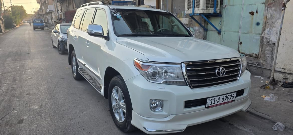 سلام عليكم من رخص الدمن المحترم للبيع لانكروز vxr 8 سلندر وكالت بريم معروفة فلول مواصفات داخل جلد بيجي 3 دكم معروف مواصفاتها مايحتاج اذكرهن محرك 4600  بيها بارد بل بلجملغ ليمنة ولجاملغ لخلفي عكس لسائق كد شبر وكم رصعة ولباقي كفالة عامة رقم بغداد تحويل ثاني يوم موديل. 2013 ماشي 179 ماني بغداد لسعر 330 وبيها مجال شي بسيط ***********/.                                    ***********
