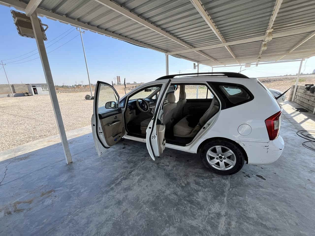 السلام عليكم كيه كارنز ٢٠٠٩ سياره فول فتحه
كامره خلفيه دواره شاشه اماميه السياره كامل على اخر حبايه فقط بيه بنيد مصبوغ وباب السايق بدون ضربه 
مكينه كير مكفولات صدر نص عمر تخم تاير جديد تبريد شغال تدفئه شغاله السياره كامله مكمله رقم بغداد انكليزي الجديد باسمي بيه بارد موضح بالفيديو باب الخلف سايق وباب وره العبري فقط مكان ديالى الخالص 
سعر ١٠٦ وبيه مجال قليل حك الجيه 
***********
***********
الصور جديده مال اليوم
