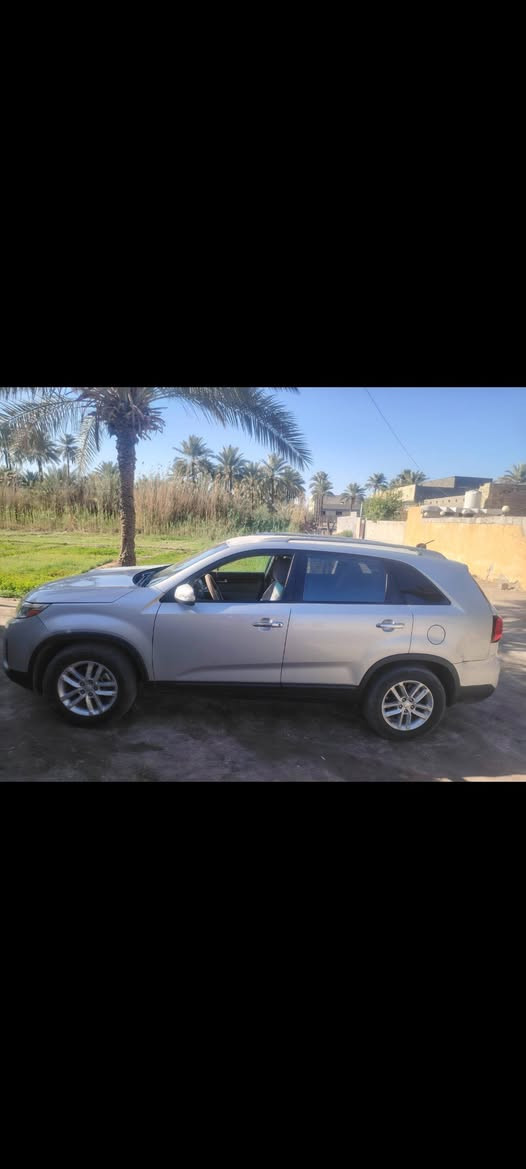 السلام عليكم
سورنتو للبيع 
موديل 2014 
رقم بغداد حرة مشروع وطني
سيارة مكفول  بس جاملغ  الامامي بدون تبديل بدون ايرباكات بدون بردة بدون شواصي 
مواصفات مميزة 
1/  اشاير بل مري
2/ شاشة كبيرة
3/ تحكم ستيرن
4/ فور ويل
5/ لايت زنون 
6/  محرك 2400 
7/ خمسة راكب
8/  كهربائيات 
9/ تبريد 3 قطع 
10/ سبير مع كافت الملحقات 
11/ بصمة ابواب 
مواصفات بعد معروفة 
مكان كربلاء 
رقم الهاتف ***********
