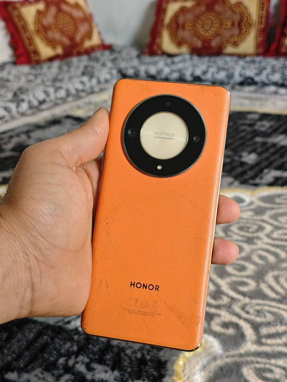 هونر X9B 5G
جهاز فقط شاشه مكسورة 
وشغاله مابيها شي ١٠٠/١٠٠
الباقي مكفول كله 100/100
شاشة 120 هيرتز
كارتون مالتة موجودة فقط
ذاكرة ٢٥٦  رام ٢٠ كيكا
بطارية 5800
الضهر مالته بي وصخ لان جنت مخليلة تغليف 
السعر 200 وبي مجال للشراي
مكاني ب القاسم 
***********

