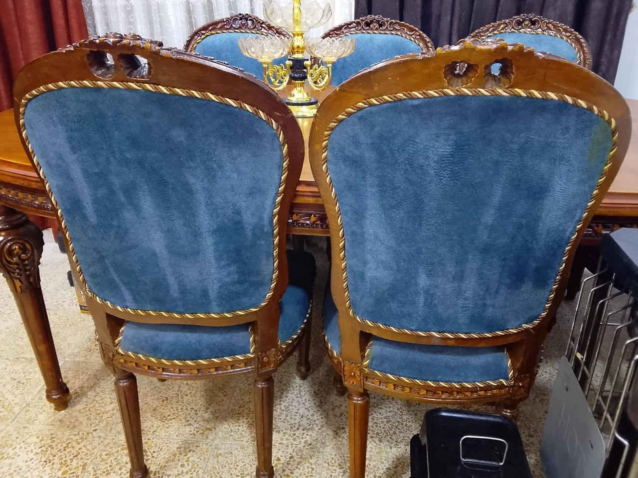 للبيع ميز طعام صاج خشب زان درجة اولى مع 6 كراسي جديد مابيهم اي ضرر  .. السعر عالخاص
***********
واتساب
