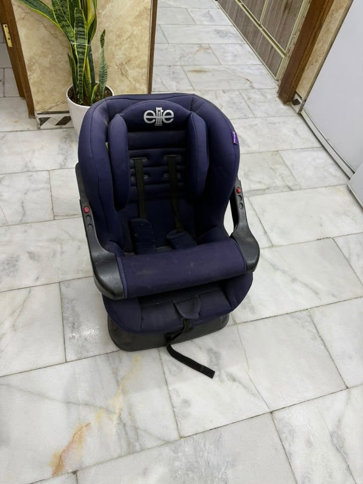 للبيع: كرسي سيارة أطفال بحالة ممتازة 🚗👶
 النوع / الماركة: Elite Plus

 الحالة: الكرسي سليم وخالي تماماً من أي كسور أو عيوب، وكل شيء فيه يعمل بشكل ممتاز.

 السعر: 40,000 دينار عراقي.

 المكان: [بغداد / اليرموك]

 للتواصل: *********** 📩
