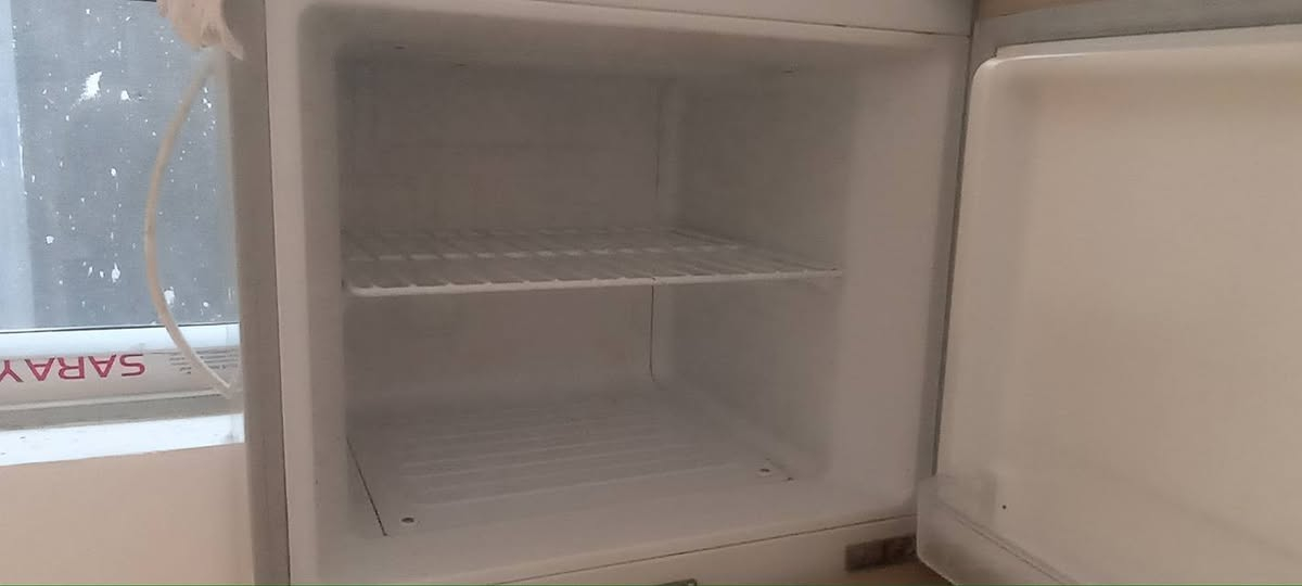 السلام عليكم ثلاجه الحافظ جديده ونضيف بيه ضمان السعر225 الف وبيه مجال للطيبن للتواصل على الرقم ما اتوجد خاص الرقم 
***********ثلاجه كدام عينيك نضيفه
