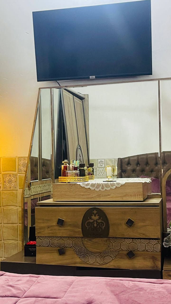 مكلفه بالنشر
غرفة اخشاب تركي للبيع 
٣٠٠ ألف وبيهه مجال بسيط
***********
