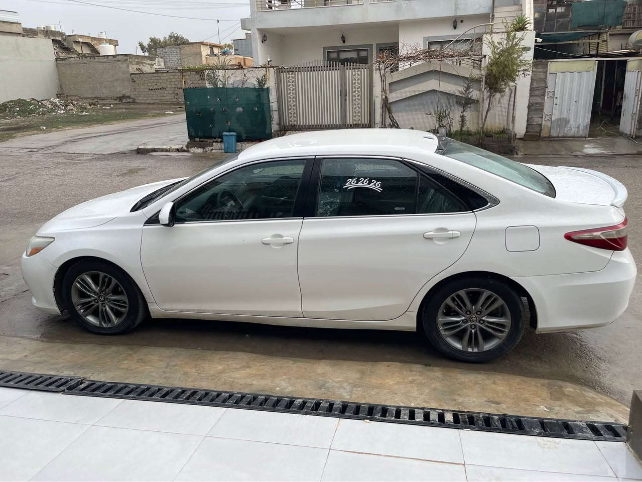 كامري ٢٠١٥ موصفات LE نرخي ١٣٥ مجال ٢ بارجه ي سبوخه بي ليدان بي ايرباكً *********** أربيل, العراق
