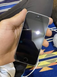 ايفون SE • ٦٤ • موصل