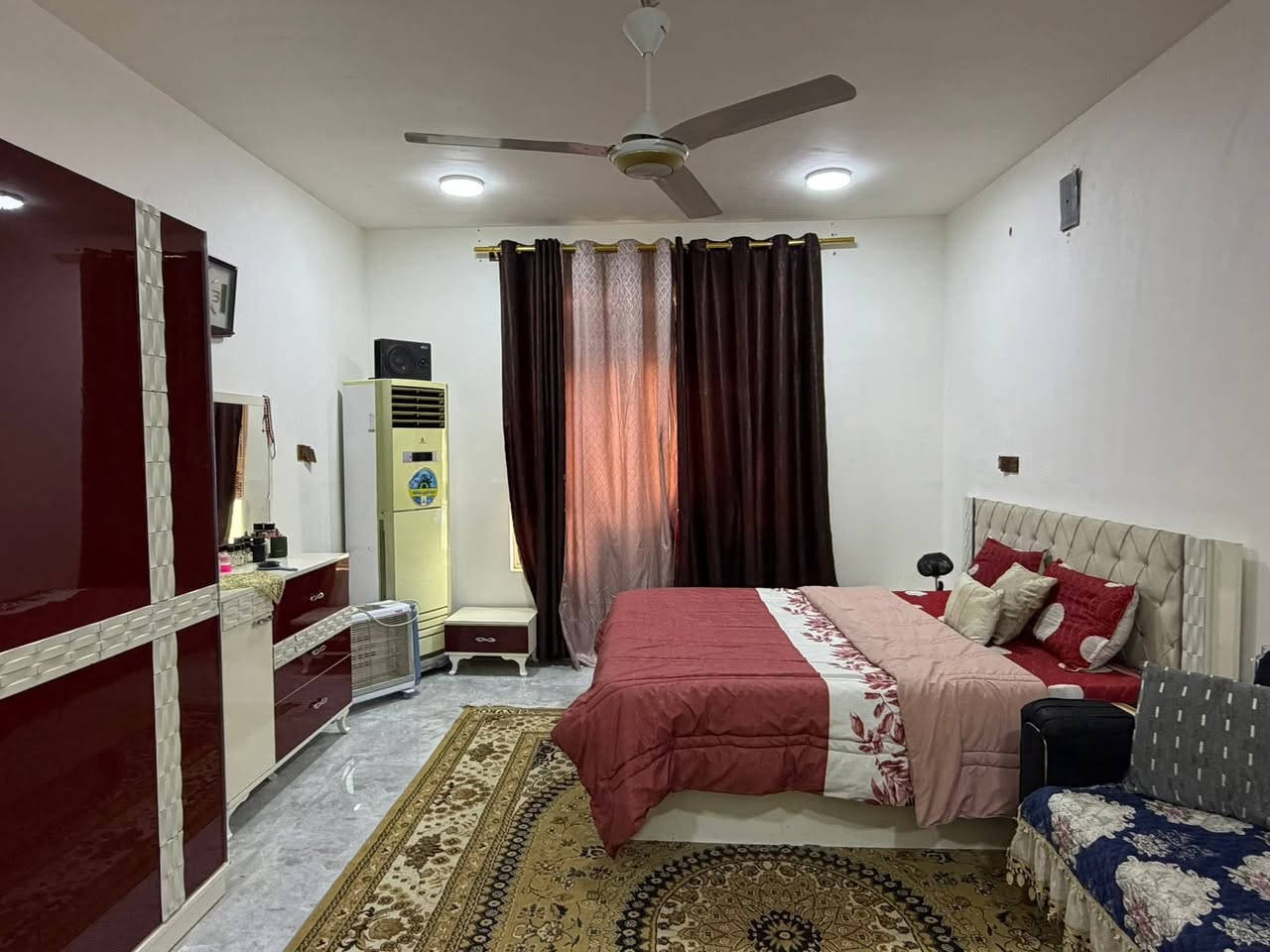 سلام عليكم بيت بناء حديث ابو غرق حي لحوراء يبعد عن شارع كربلاء ٧٠٠ متر نزلت سيد دريس زراعي ٢٥ لمساحه ٣٨٠ / ***********
