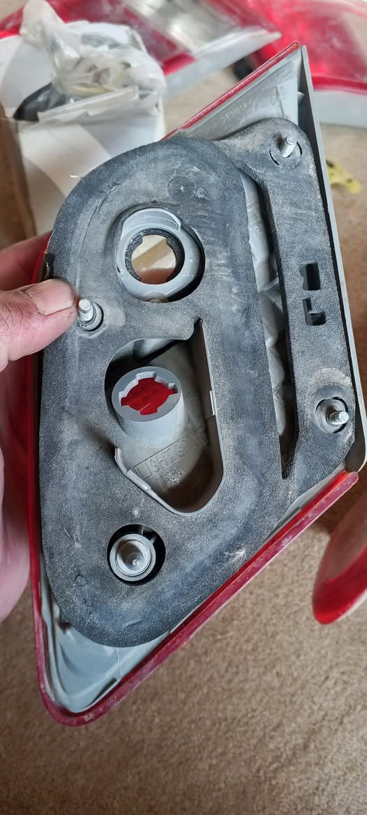 السلام عليكم ورحمه الله وبركاته البيع بك لايت كامري قفل صندوك و فلتر الشراي يتصل ***********
